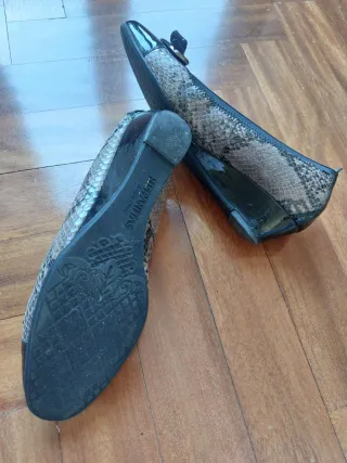 Zapatos Hispanitas Negros y Dorados