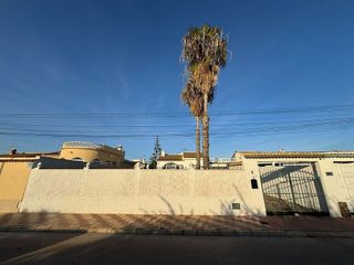 Chalet en venta en La Siesta - El Salado - Torreta en Torrevieja