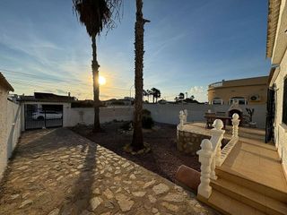 Chalet en venta en La Siesta - El Salado - Torreta en Torrevieja