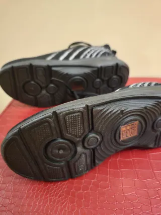 Scarpe sportive nere misura 38