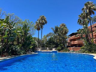 Piso en venta en Puerto Banús en Marbella