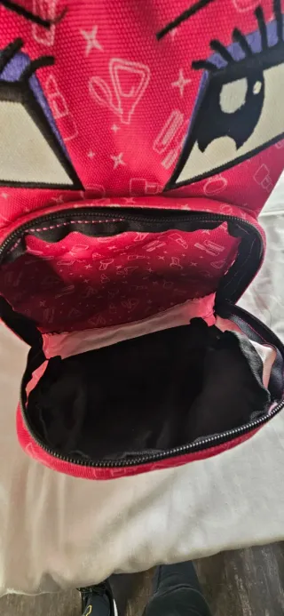 Zaino Invicta rosa con stampa occhi e labbra