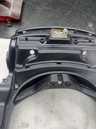 Tapa Baúl Asiento Piaggio MP3 125/250