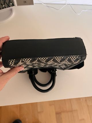 Bolso Guess Negro y Multicolor