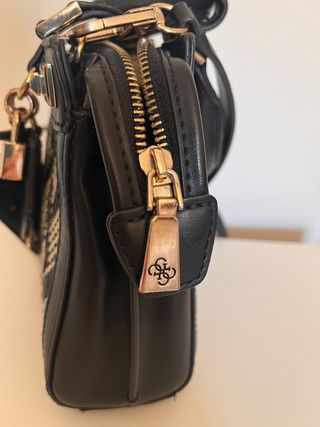 Bolso Guess Negro y Multicolor