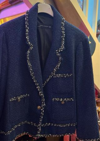 Chaqueta Zara tipo Chanel azul