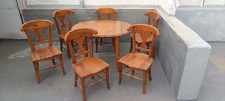 Conjunto mesa y 6 sillas madera.
