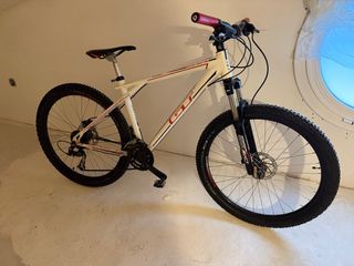 Bicicleta GT Avalanche Blanca