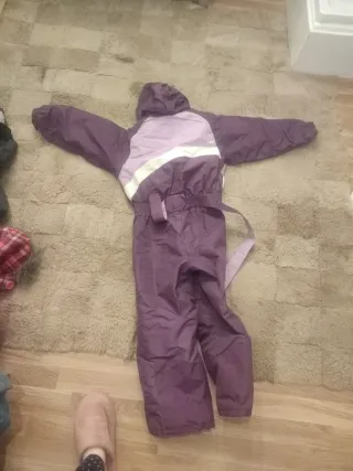 Mono de esquí morado