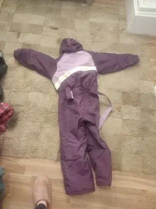 Mono de esquí morado