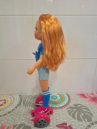 Muñeca Nancy con Hoverboard