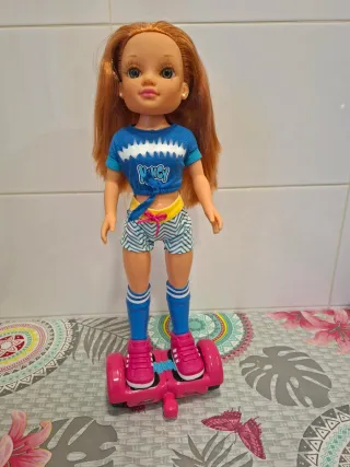 Muñeca Nancy con Hoverboard