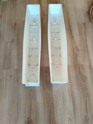 Jardineras blancas plástico con plato (2 unidades)