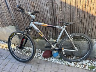 Bicicleta de marchas BH  con freno disco