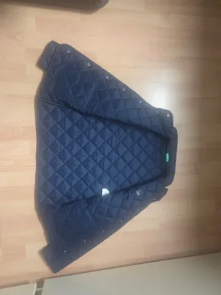 Cazadora Huski azul acolchada. Talla 10 niño