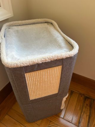 Árbol para gatos con rascador