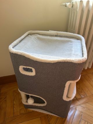 Árbol para gatos con rascador