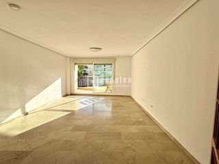 Piso en venta en Playamar en Torremolinos