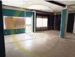 Local comercial en venta en Reyes en Parla
