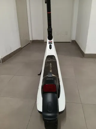 Patinete Eléctrico Blanco y Negro