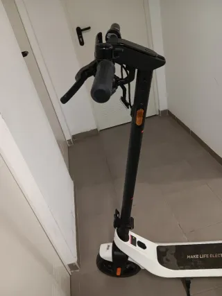 Patinete Eléctrico Blanco y Negro