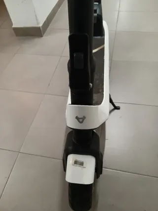 Patinete Eléctrico Blanco y Negro