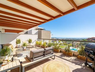 Piso en venta en Los Naranjos - Las Brisas en Marbella