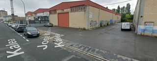 Nave industrial en venta en Adurtza - Aretxabaleta en Vitoria-Gasteiz