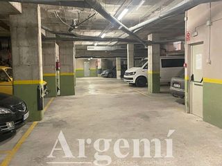 Garaje en venta en Palau-solità i Plegamans