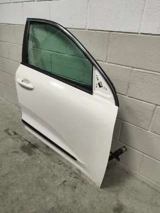 Puerta delantera derecha Kia Niro de 2018.