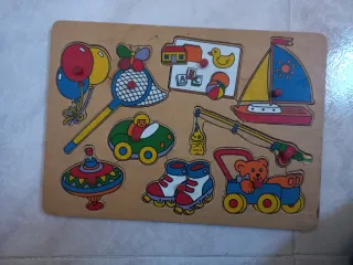 Puzzles de madera. Cada uno 3 eu. Los 8 a 20 eu