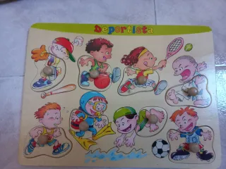 Puzzles de madera. Cada uno 3 eu. Los 8 a 20 eu