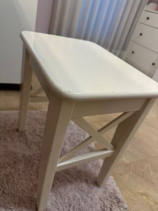 Tocador blanco con espejo y luces