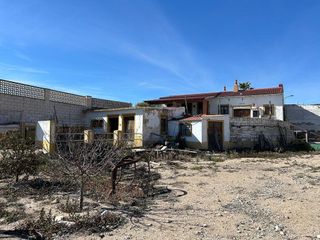 Chalet en venta en Novelda