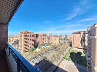 Piso en alquiler en Romareda en Zaragoza