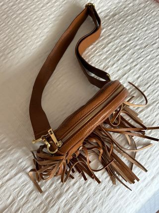 Bolso redondo piel flecos camel