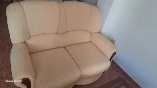 Sofá y mesa de centro