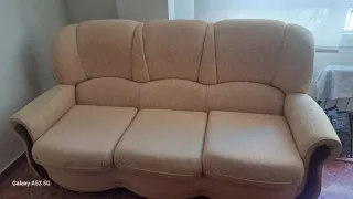 Sofá y mesa de centro