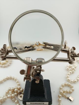 Anillo de oro con diamante