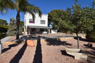 Chalet en venta en Peña de las Águilas en Elche