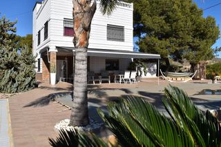 Chalet en venta en Peña de las Águilas en Elche