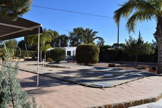 Chalet en venta en Peña de las Águilas en Elche