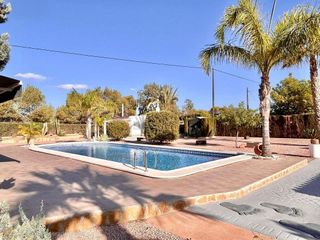 Chalet en venta en Peña de las Águilas en Elche