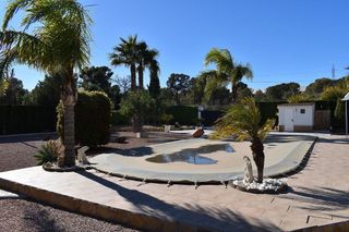 Chalet en venta en Peña de las Águilas en Elche