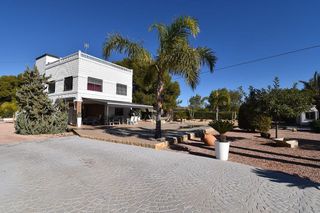 Chalet en venta en Peña de las Águilas en Elche