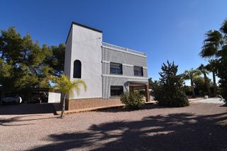 Chalet en venta en Peña de las Águilas en Elche