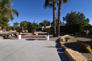 Chalet en venta en Peña de las Águilas en Elche