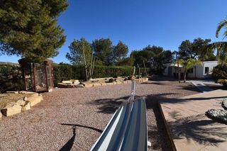 Chalet en venta en Peña de las Águilas en Elche