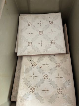 Azulejo vintage con diseño floral