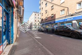 Local comercial en alquiler en Almendrales en Madrid